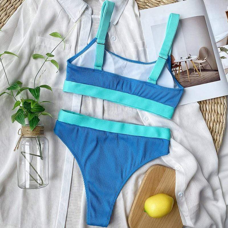 Maillot de bain deux pièces avec culotte de type bikini