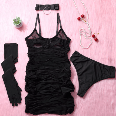 Ensemble de lingerie avec des inserts en dentelle