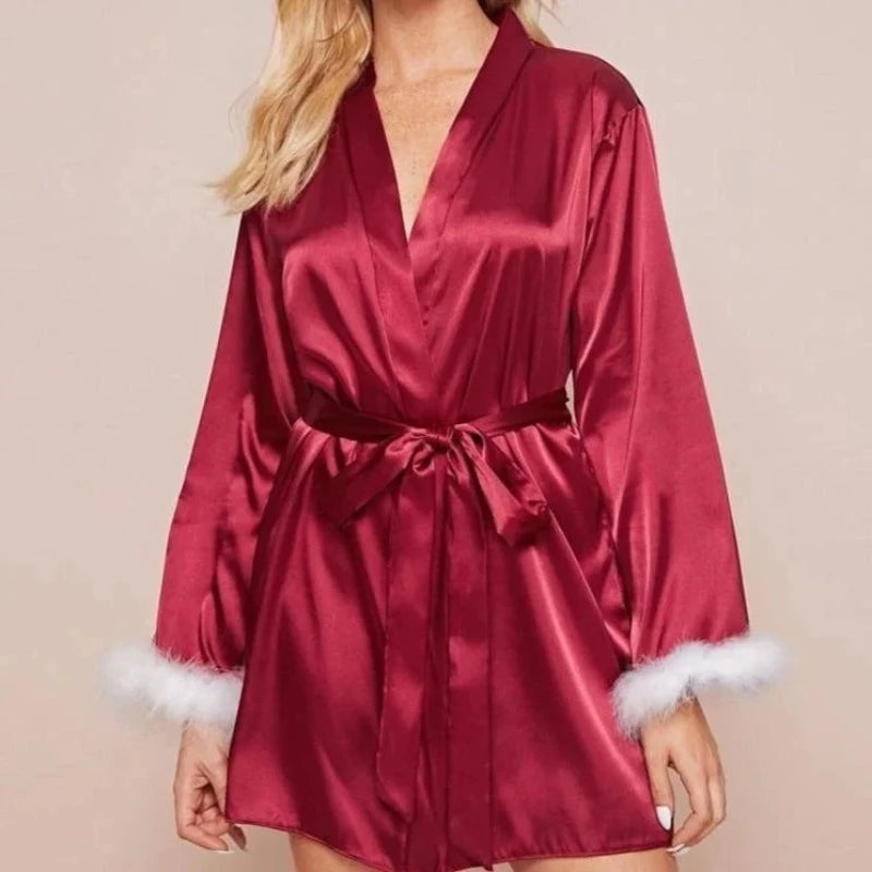 Rouge Kimono avec l'ajout de fourrure