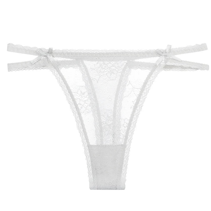 String en dentelle avec des doubles bandes sur les hanches